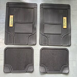 Gunn Black Car Floor Mats Set